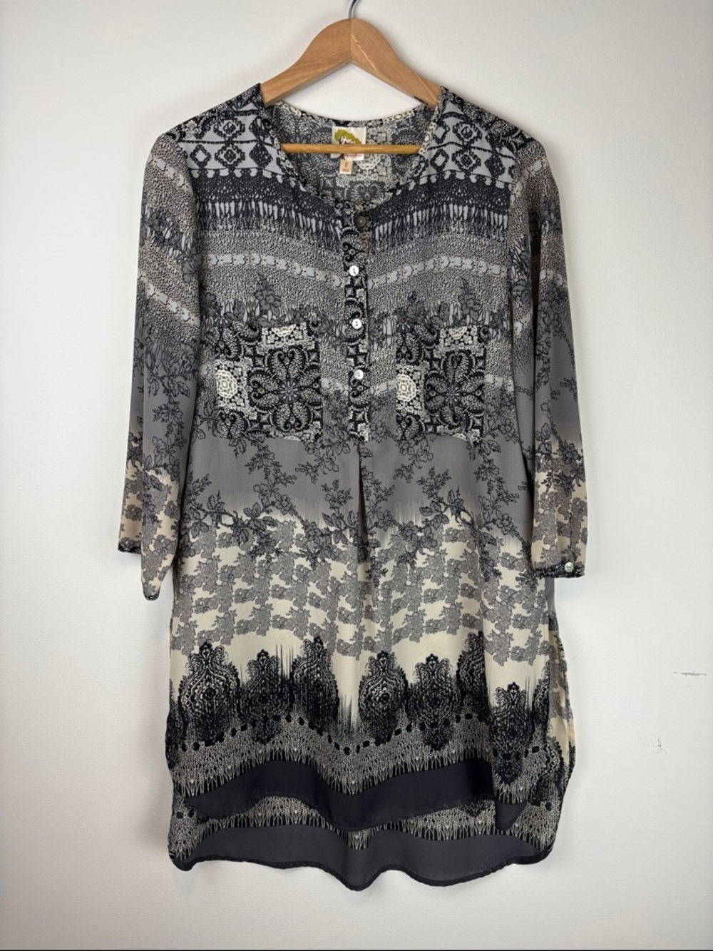 Fig & Flower Boho Tunic Top Women’s Large Black White Floral Hi Low 3/4 Sleeve